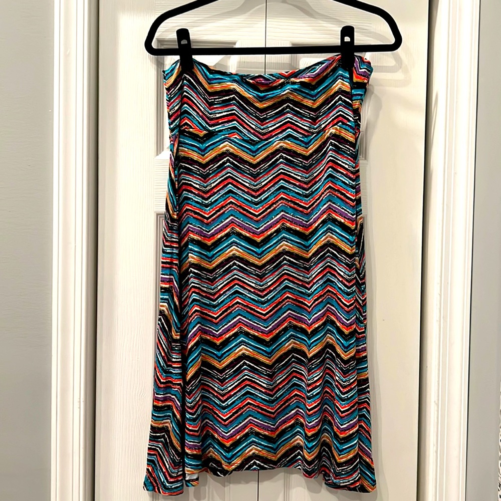 NWOT LuLaRoe Azure Multi-Color Skirt, Chevron Pattern, Size L